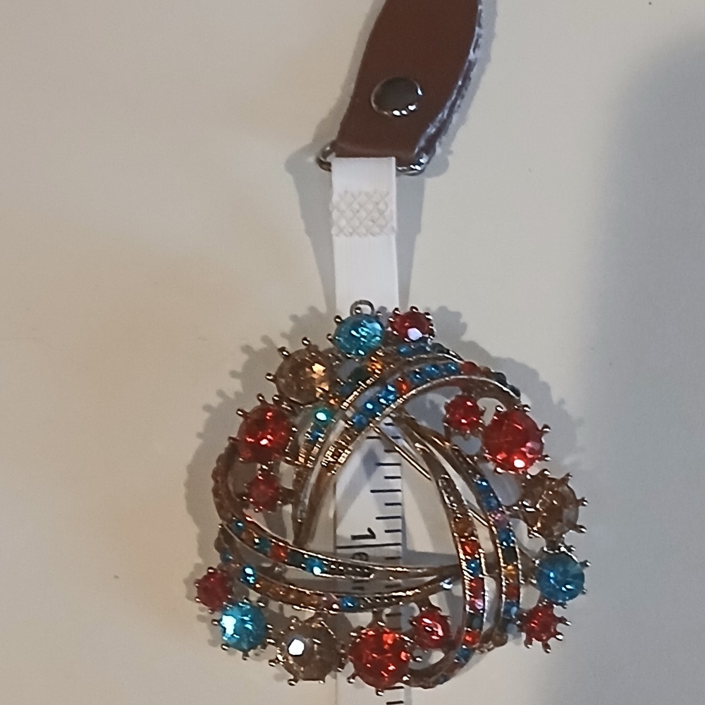 Beautiful Trilliant Shape Brooch - Picture 8 of 8